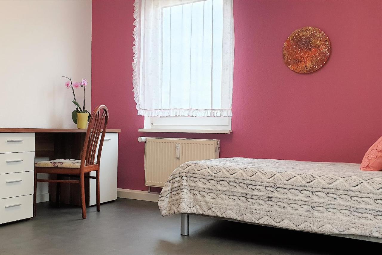 Bayreuth, Grosse Im Haus Mit Kunst, 3 Schlafzimmer, Kueche, Parkplatz Appartamento