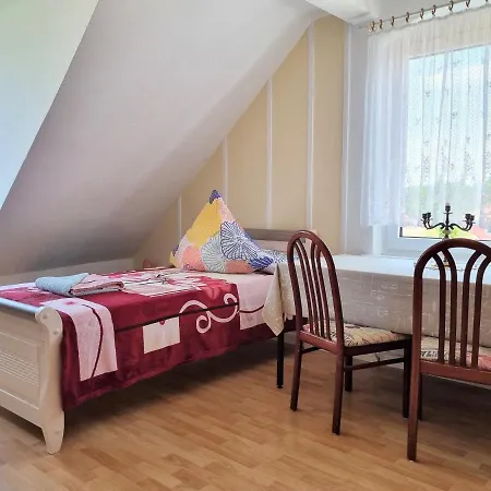 Apartment Bayreuth, Grosse Ferienwohnung Im Haus Mit Kunst, 3 Schlafzimmer, Kueche, Parkplatz Extérieur photo