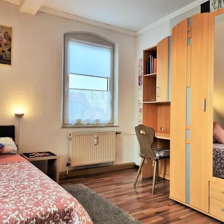 Apartment Bayreuth, Grosse Ferienwohnung Im Haus Mit Kunst, 3 Schlafzimmer, Kueche, Parkplatz Extérieur photo