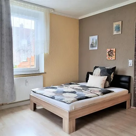 Apartment Bayreuth, Grosse Ferienwohnung Im Haus Mit Kunst, 3 Schlafzimmer, Kueche, Parkplatz Extérieur photo
