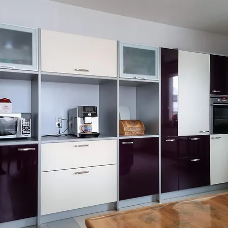 Apartment Bayreuth, Grosse Ferienwohnung Im Haus Mit Kunst, 3 Schlafzimmer, Kueche, Parkplatz Extérieur photo