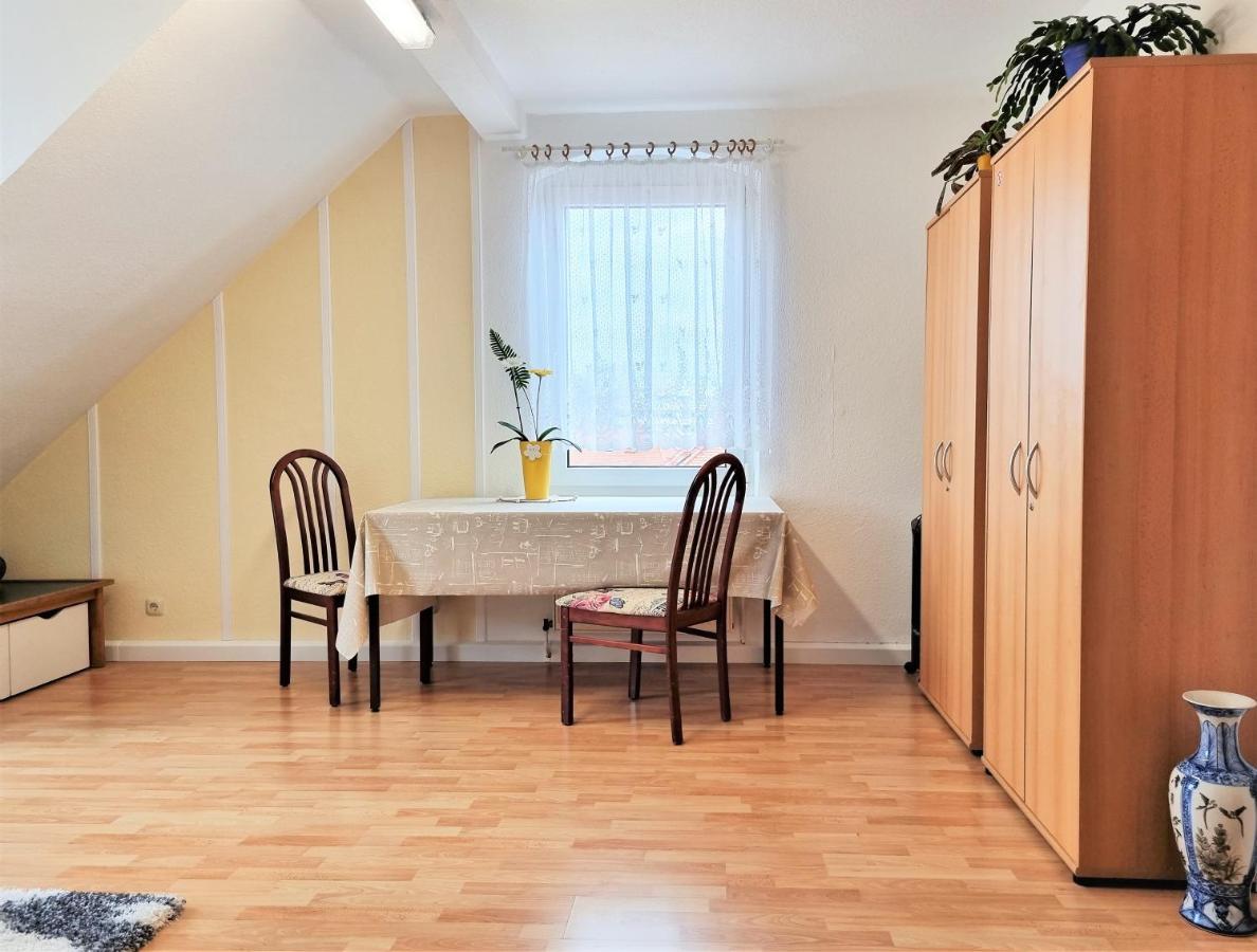 Bayreuth, Grosse Im Haus Mit Kunst, 3 Schlafzimmer, Kueche, Parkplatz Appartement Bayreuth
