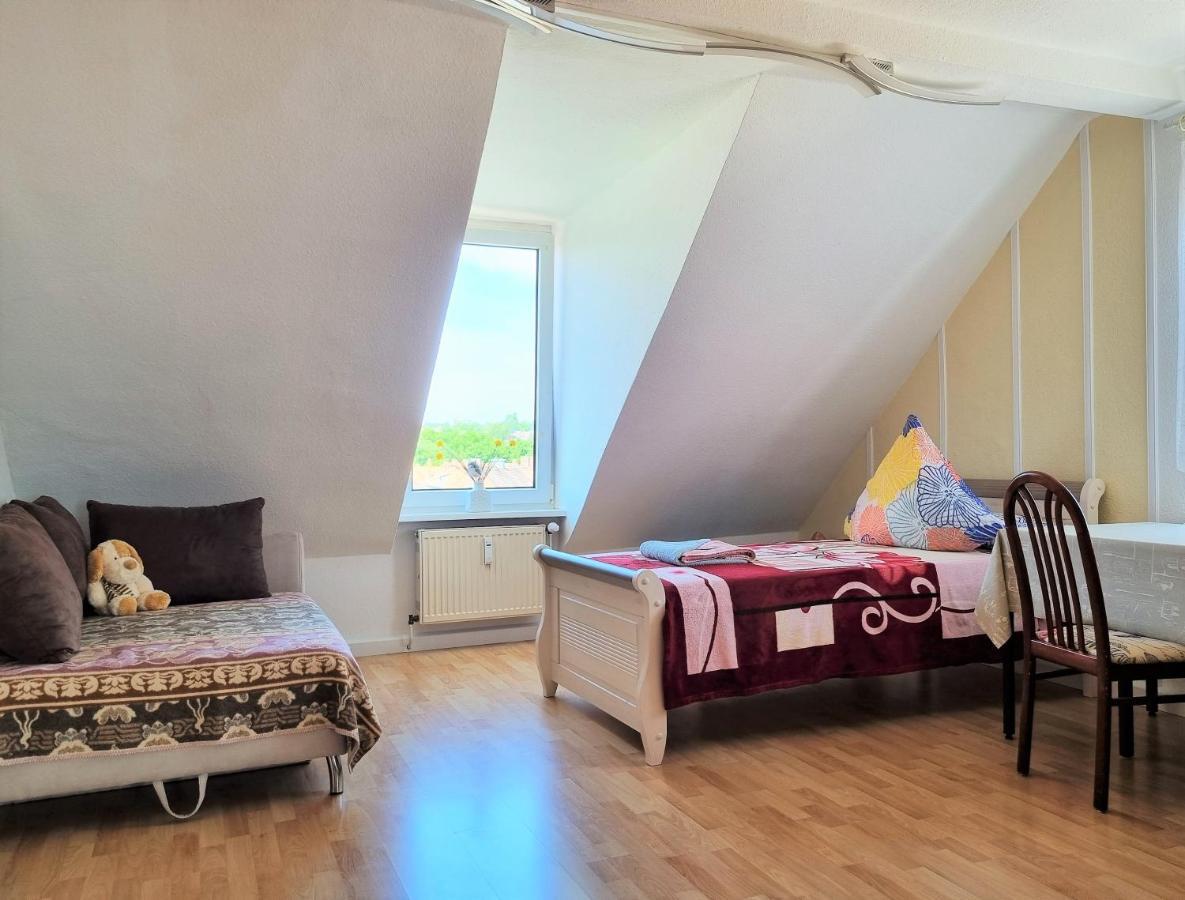 Bayreuth, Grosse Im Haus Mit Kunst, 3 Schlafzimmer, Kueche, Parkplatz