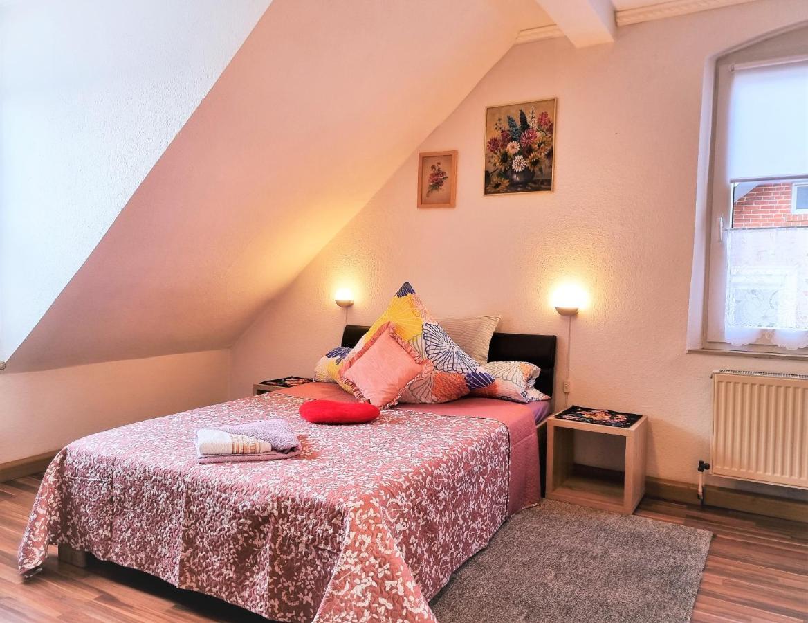 Bayreuth, Grosse Im Haus Mit Kunst, 3 Schlafzimmer, Kueche, Parkplatz