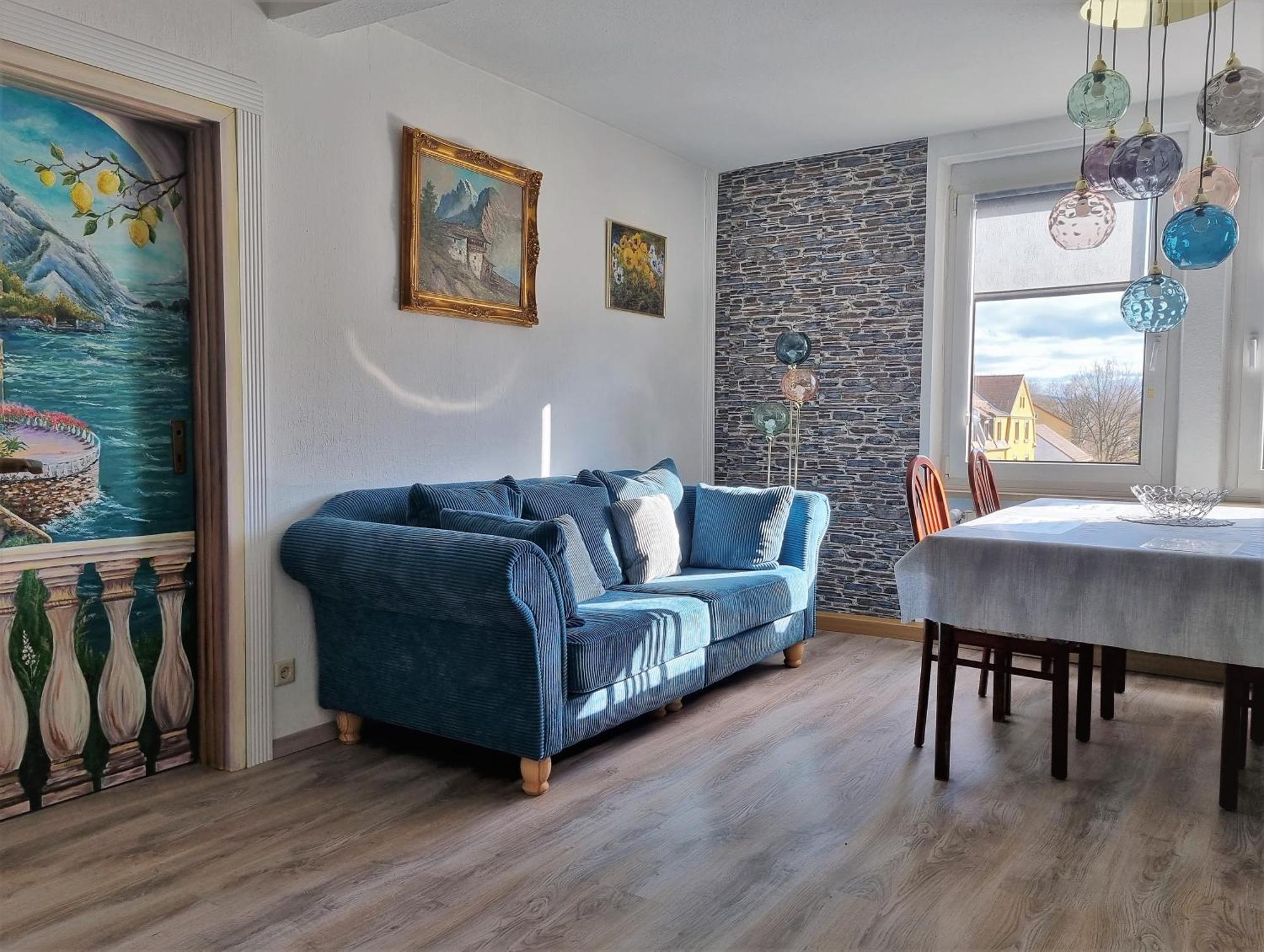 Bayreuth, Grosse Im Haus Mit Kunst, 3 Schlafzimmer, Kueche, Parkplatz Appartement